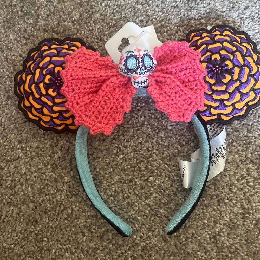Nwt disney Minnie Ears Coco Dia de Los Muertos Skull headband